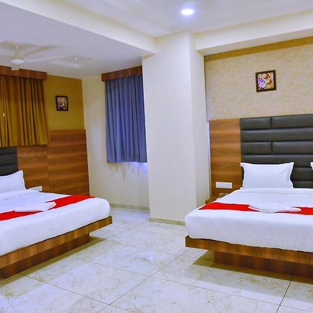 Hotel Krishna Palace Ānand Kültér fotó