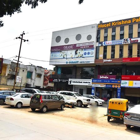 Hotel Krishna Palace Ānand Kültér fotó