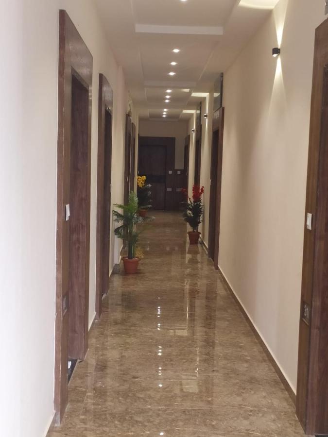 Hotel Krishna Palace Ānand Kültér fotó