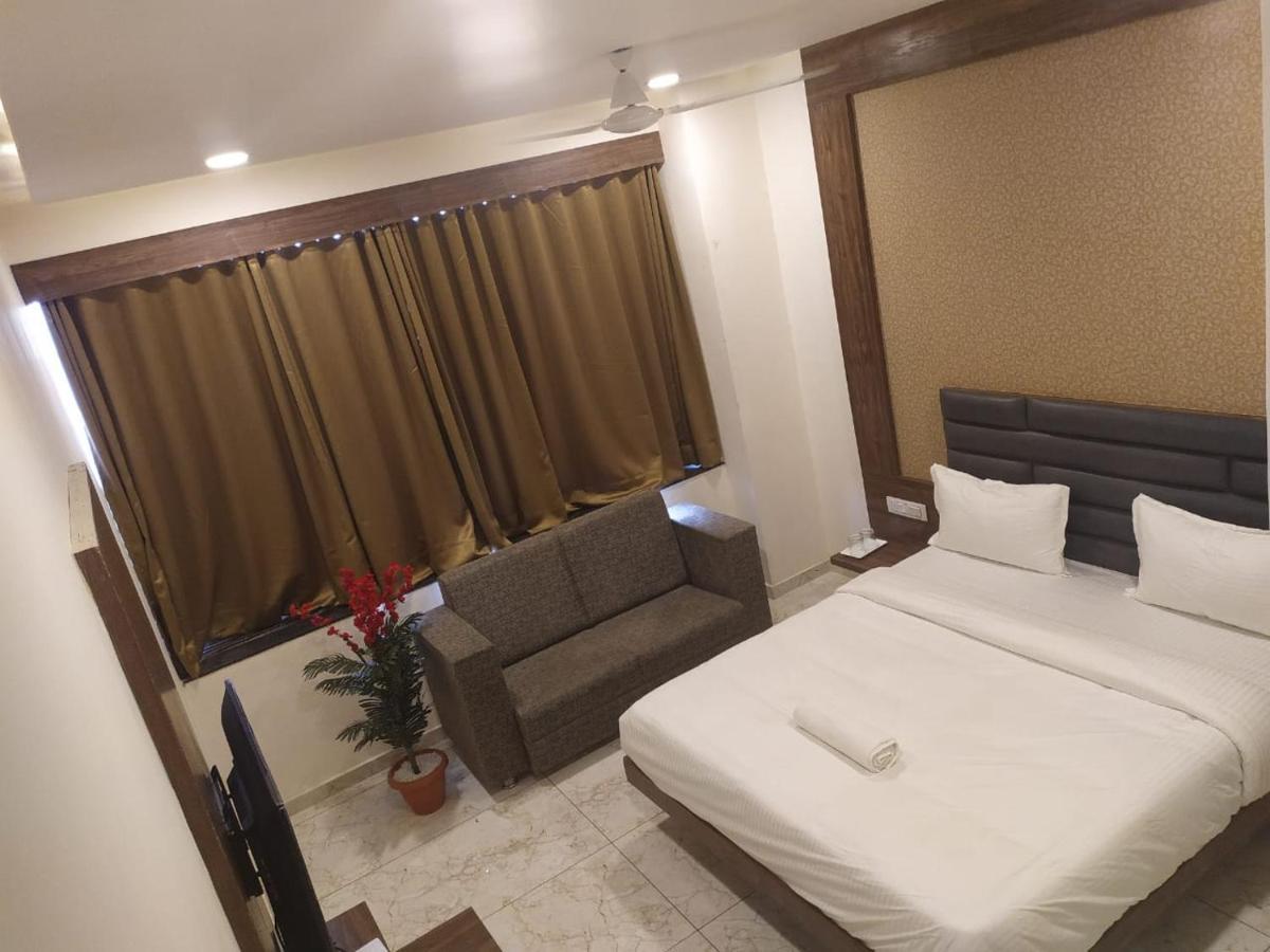 Hotel Krishna Palace Ānand Kültér fotó