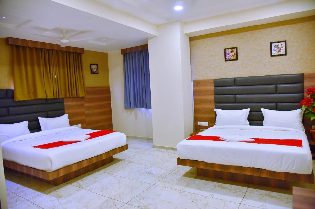Hotel Krishna Palace Ānand Kültér fotó