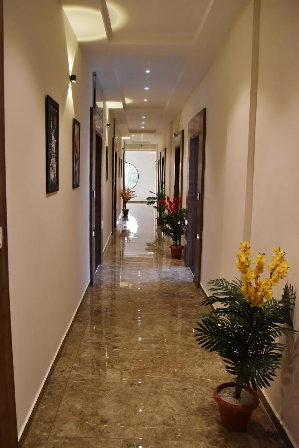 Hotel Krishna Palace Ānand Kültér fotó